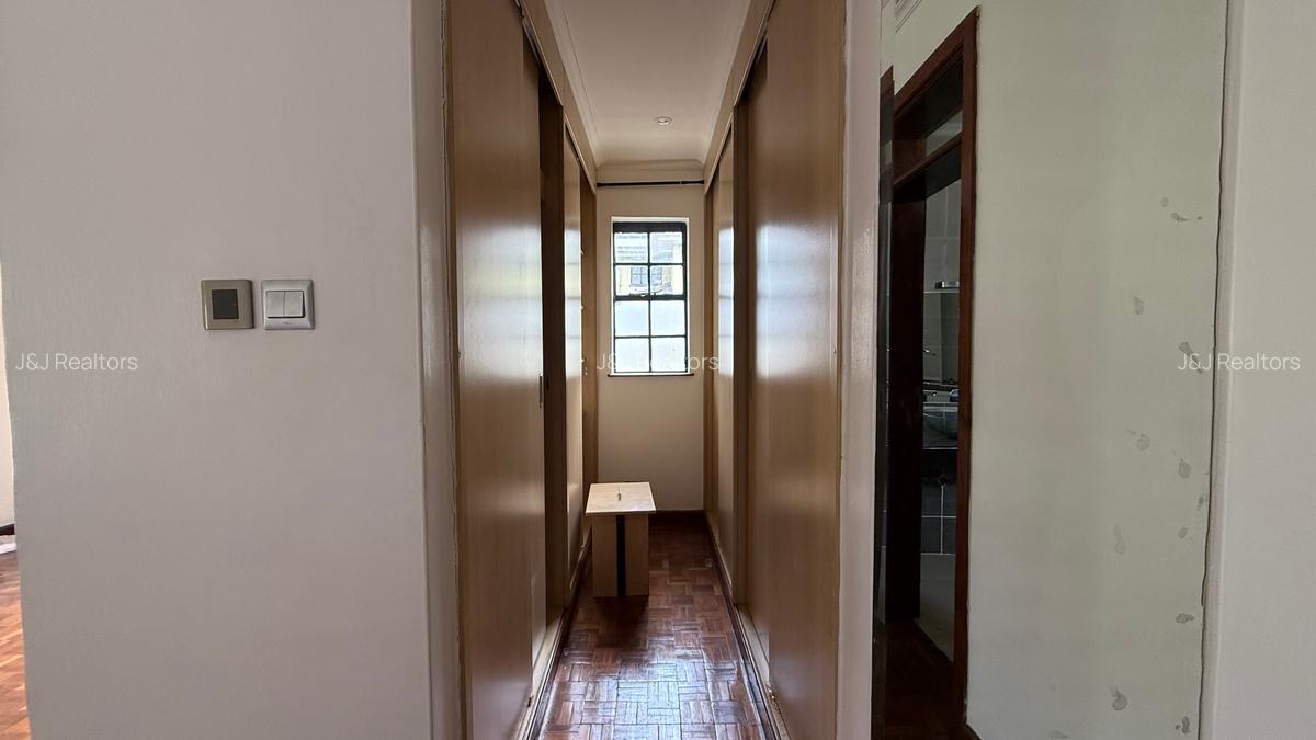 5 Bed Townhouse with En Suite in Lavington - 18