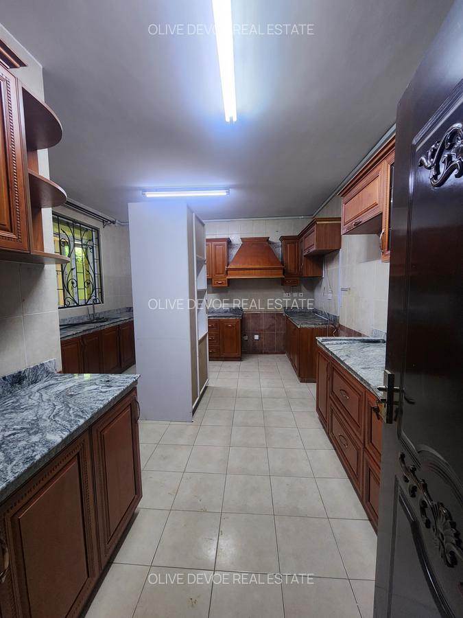 5 Bed Townhouse with En Suite in Lavington - 14