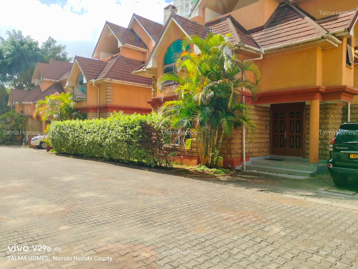 5 Bed Townhouse with En Suite at Valley Arcade - 2