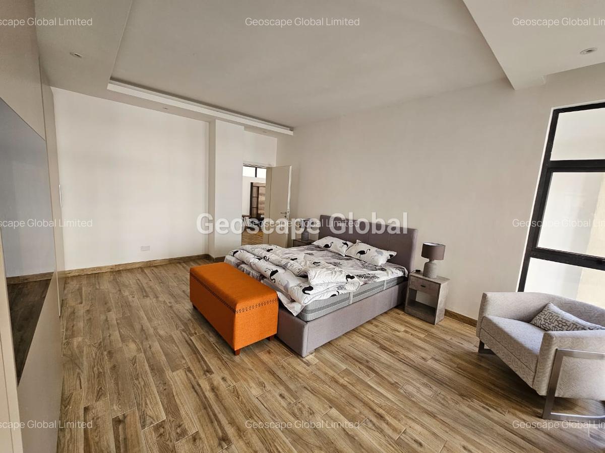 4 Bed Apartment with En Suite in Riverside - 10