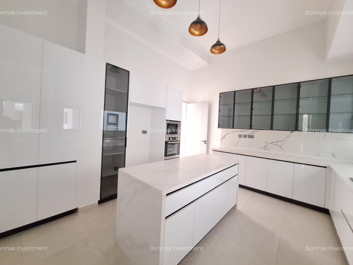 5 Bed Townhouse with En Suite at Lavington Green - 14