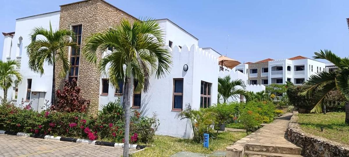 4 Bed Villa with En Suite at Sultan - 1