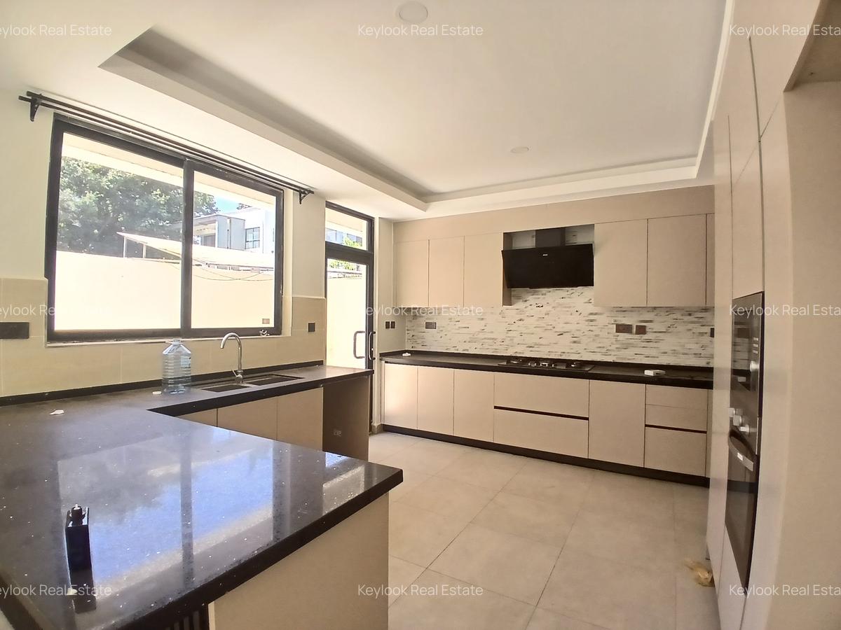 4 Bed Townhouse with En Suite at Lavington Green - 8