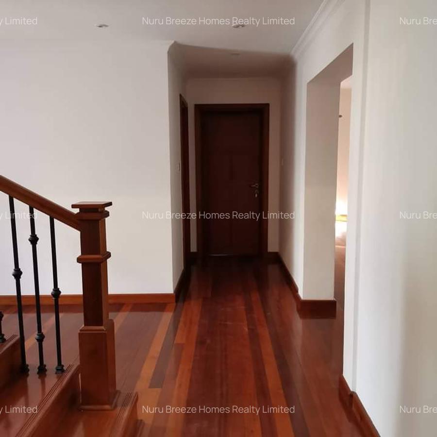 4 Bed Townhouse with En Suite in Lavington - 10