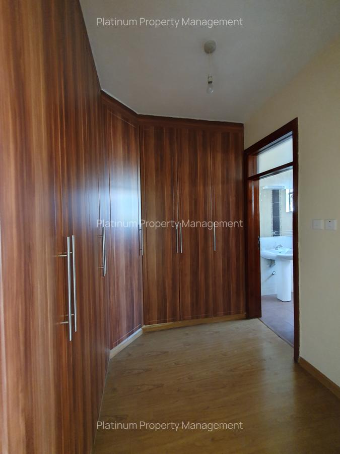 3 Bed Apartment with En Suite at Brookside - 13