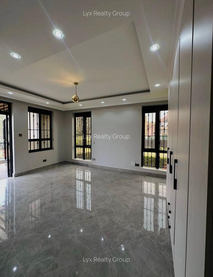 5 Bed Villa with En Suite in Runda - 8