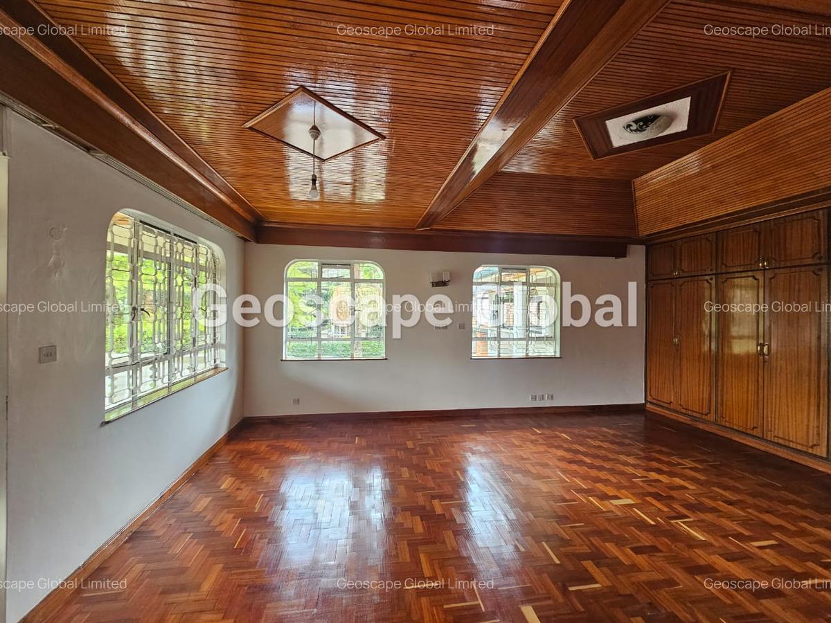 5 Bed House with En Suite in Runda - 14