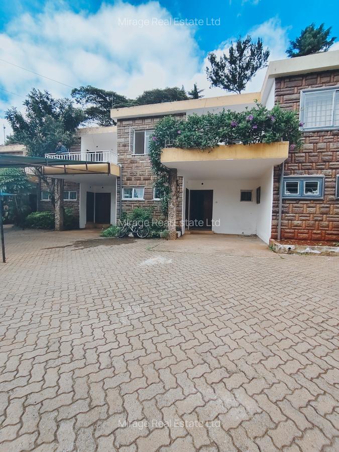3 Bed House with Garden in Dennis Pritt - 2