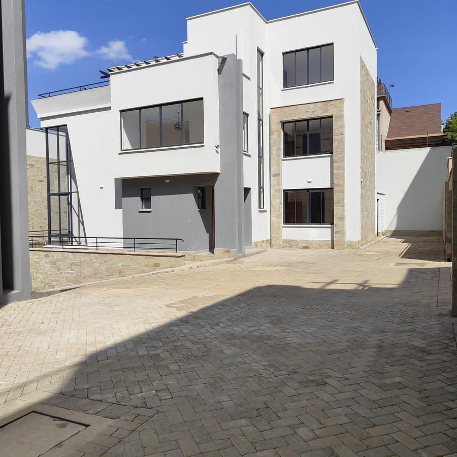 5 Bed Townhouse with En Suite at Lavington - 11