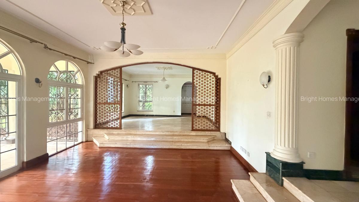 4 Bed Villa with En Suite in Spring Valley - 5