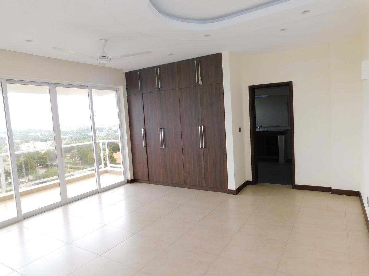 3 Bed Apartment with En Suite at City Mall - 4