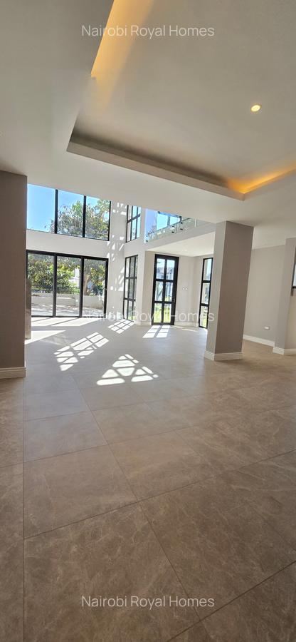 5 Bed Townhouse with En Suite at Palm Valley - 5