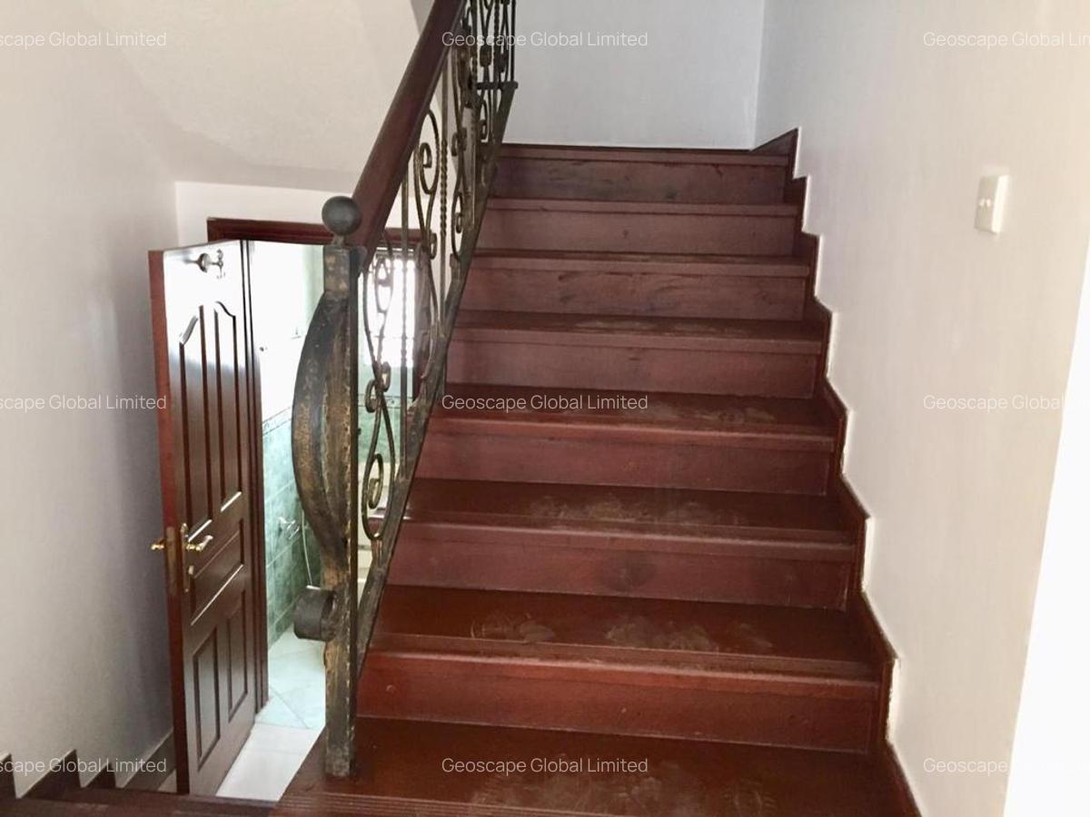 4 Bed House with En Suite in Spring Valley - 16