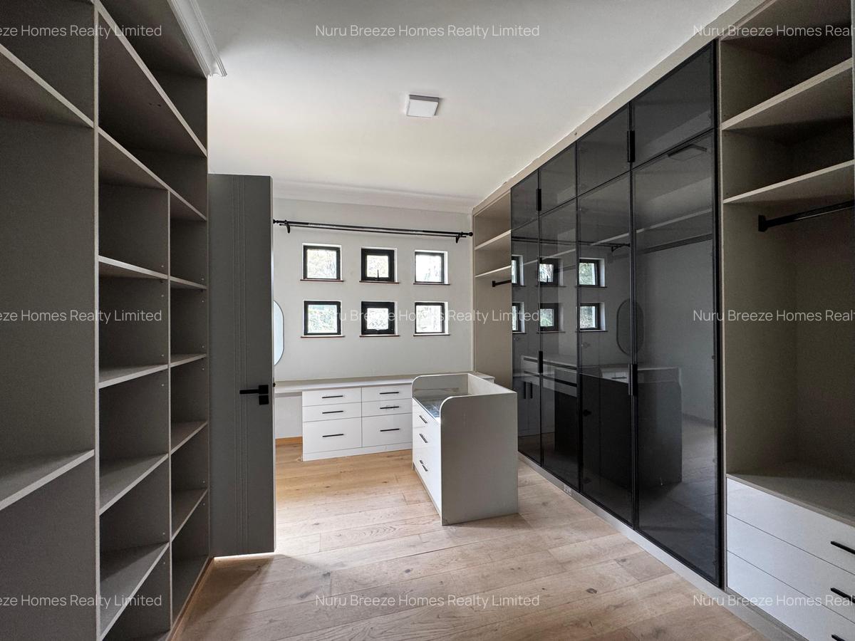 5 Bed Townhouse with En Suite in Lavington - 19