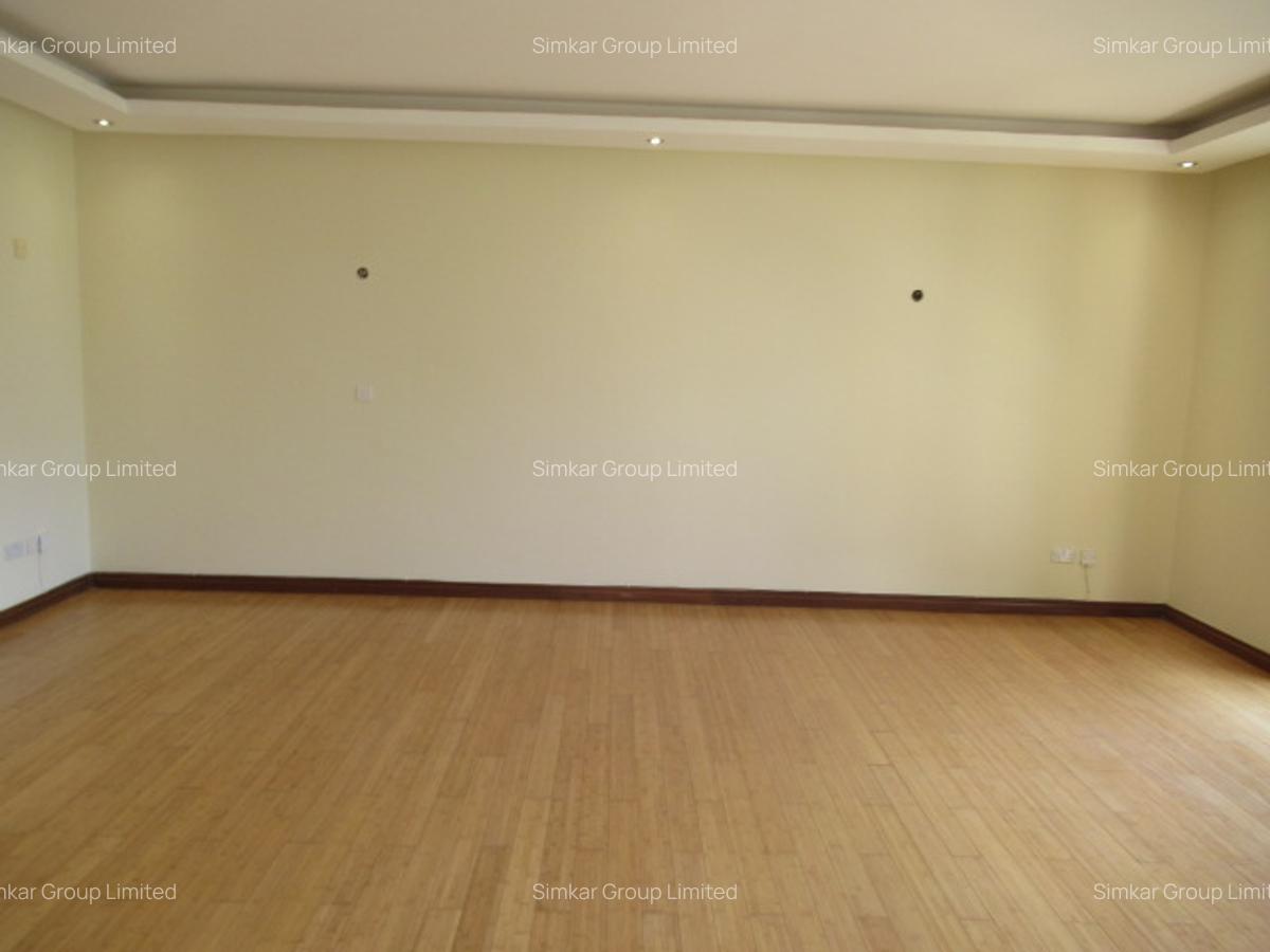 4 Bed Apartment with En Suite at Riverside Drive - 18