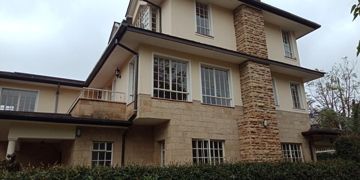 5 Bed Townhouse with En Suite in Lavington - 3