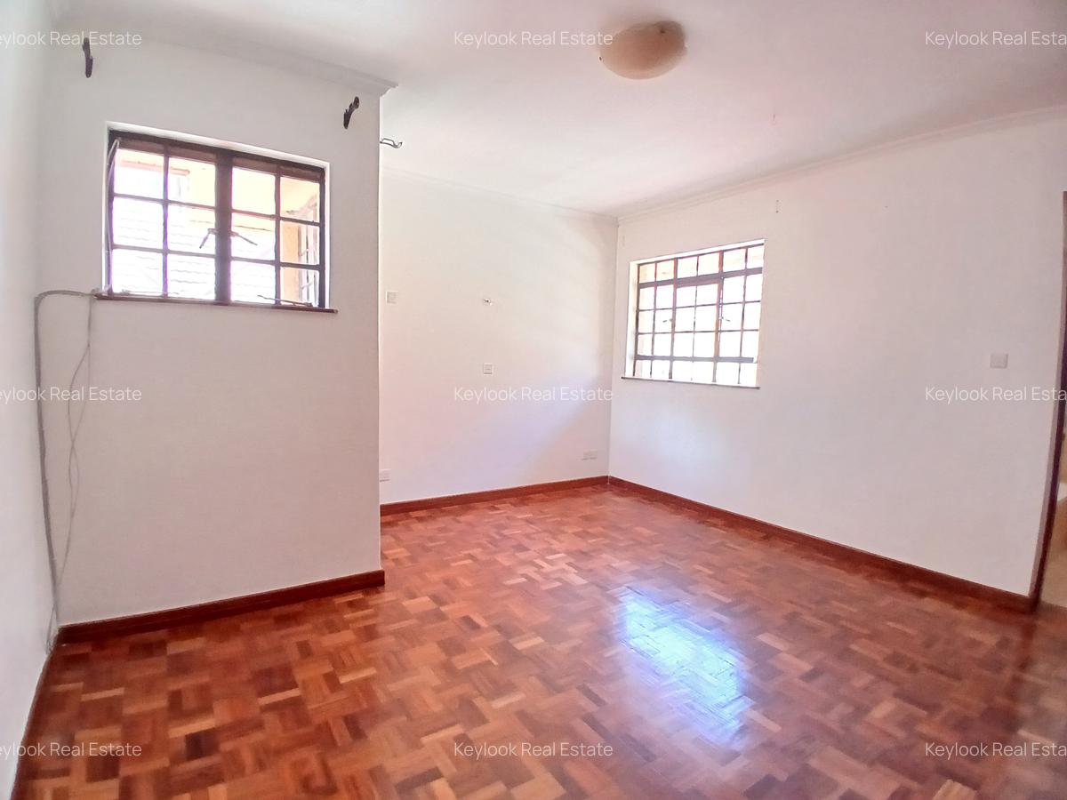 5 Bed Townhouse with En Suite at Lavington Green - 12