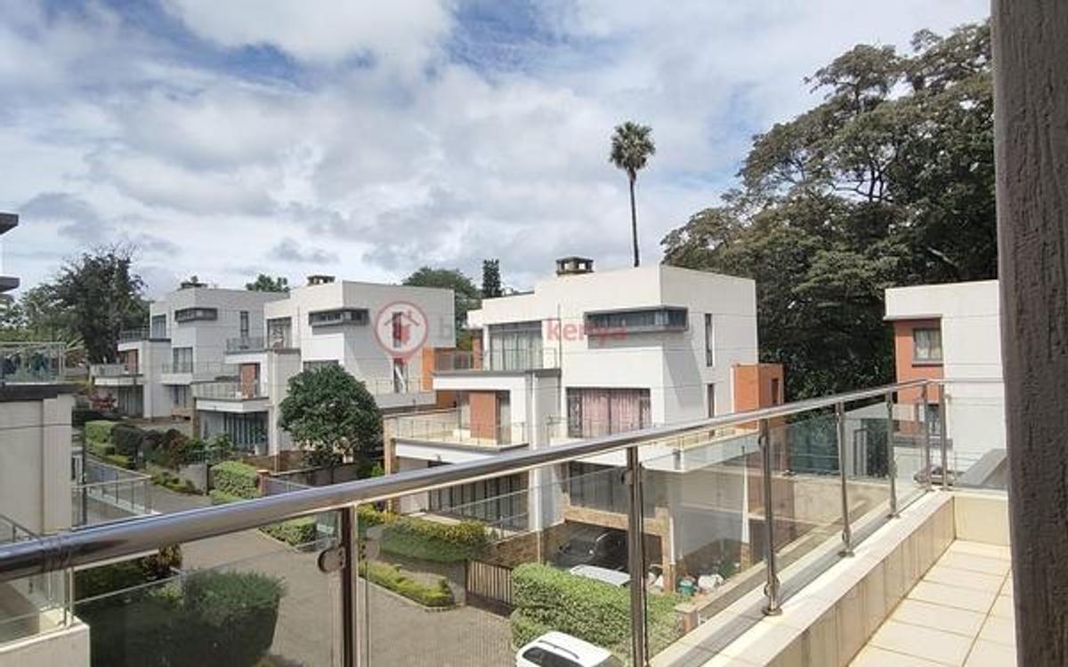 5 Bed Townhouse with En Suite at Lavington - 18