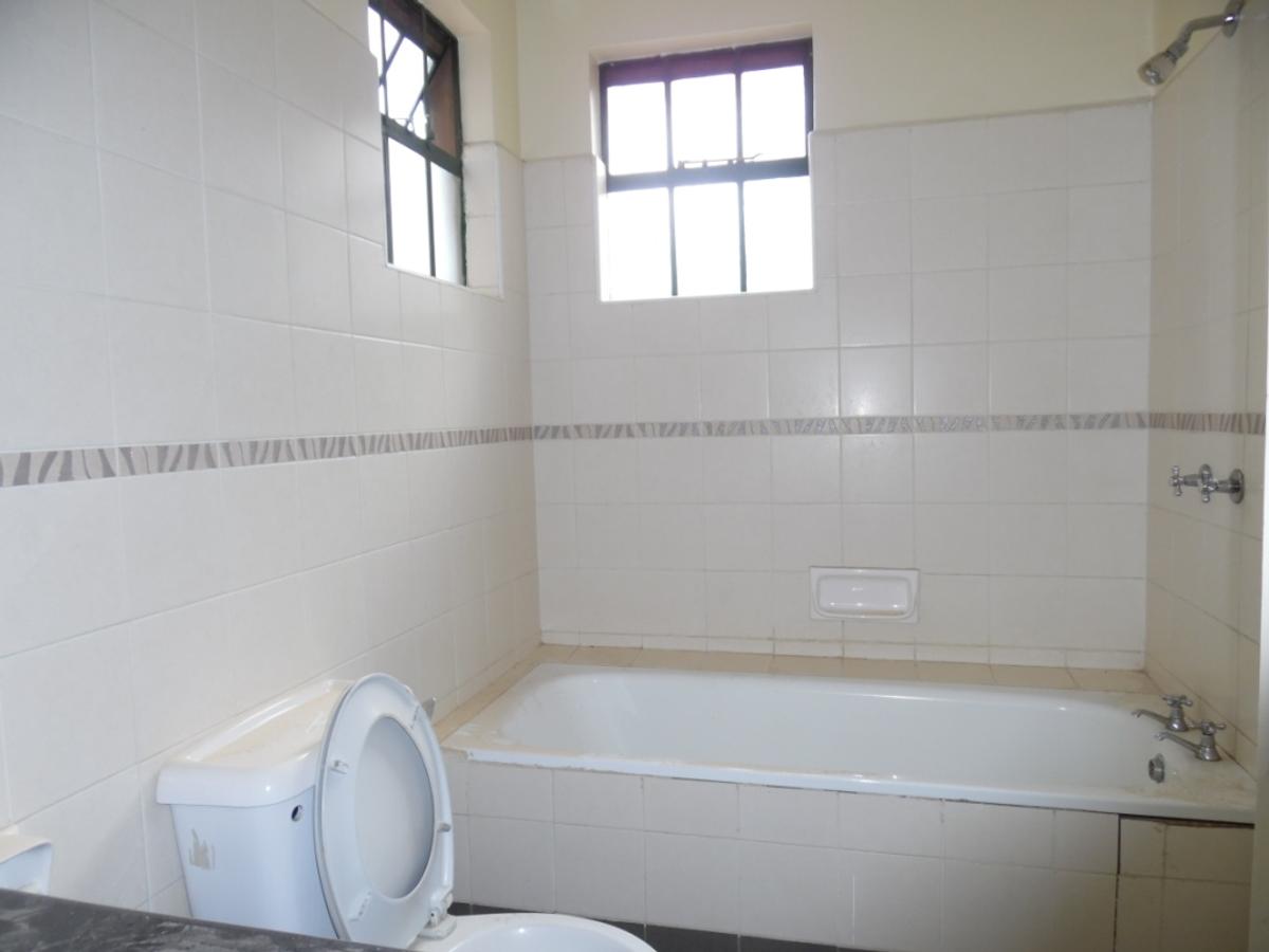 3 Bed Apartment with En Suite at Lavington - 6