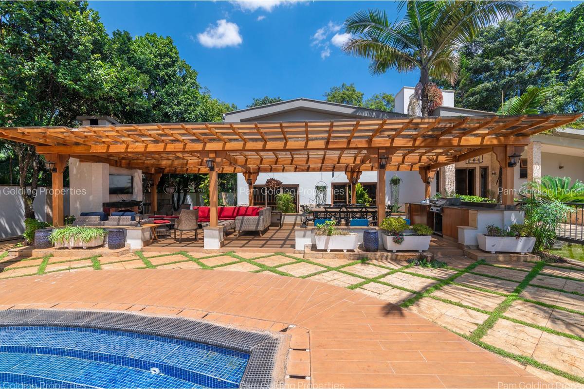 7 Bed House with En Suite in Kyuna - 2