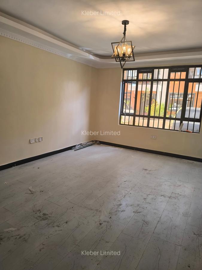 4 Bed Townhouse with En Suite at Western Bypass - 6