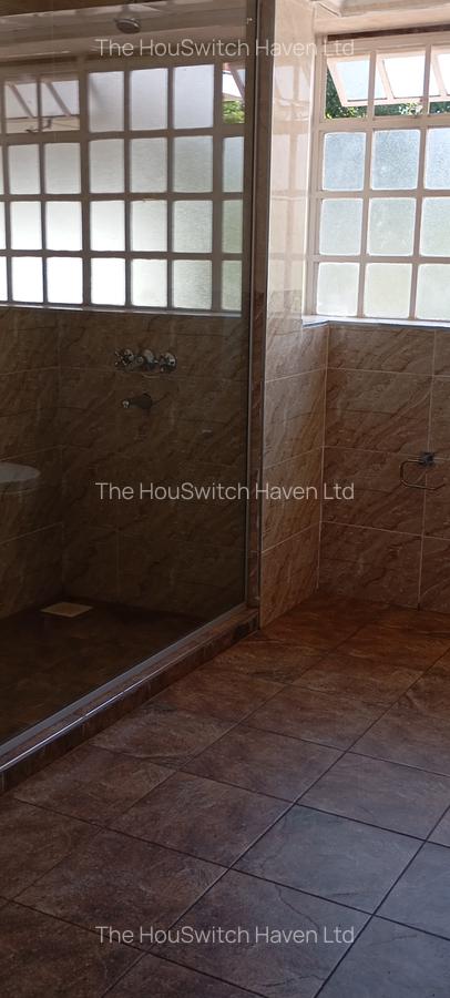 4 Bed Villa with En Suite at Off Un Avenue - 19