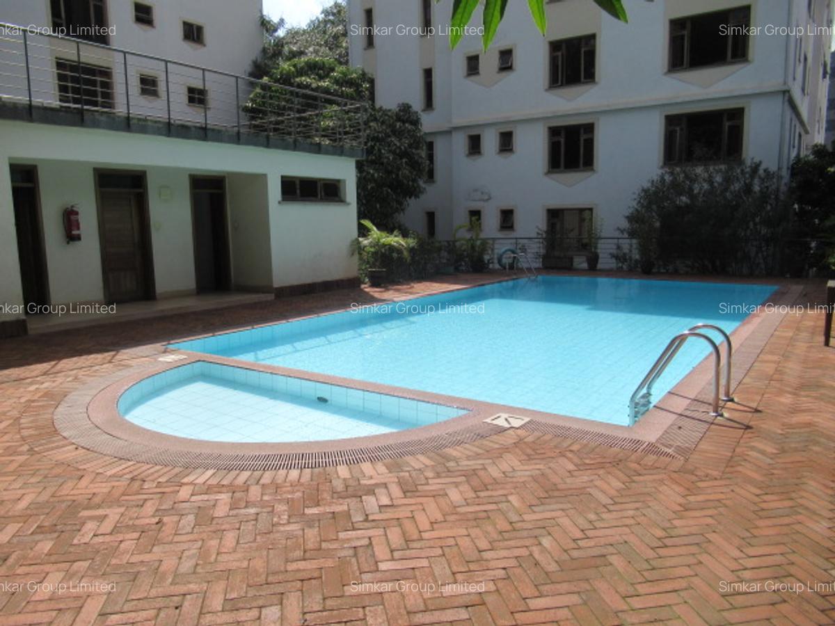 4 Bed Apartment with En Suite at Riverside Drive - 1