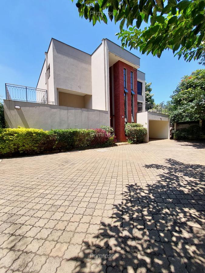 5 Bed Townhouse with En Suite in Lavington - 20