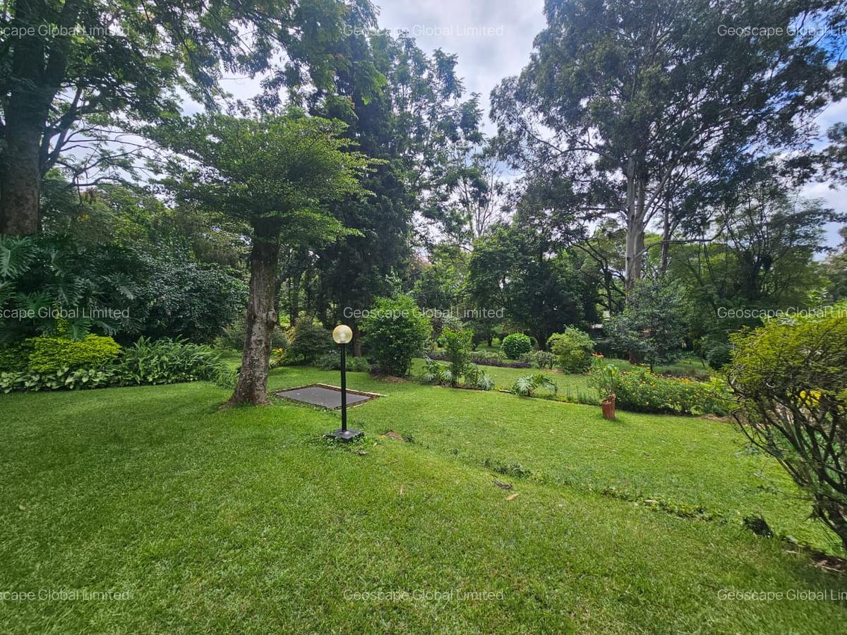 4 Bed House with En Suite in Rosslyn - 8