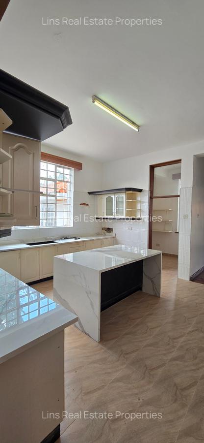 5 Bed House with En Suite in Runda - 16