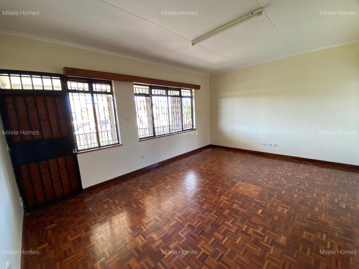 4 Bed Villa with En Suite at Old Runda - 3