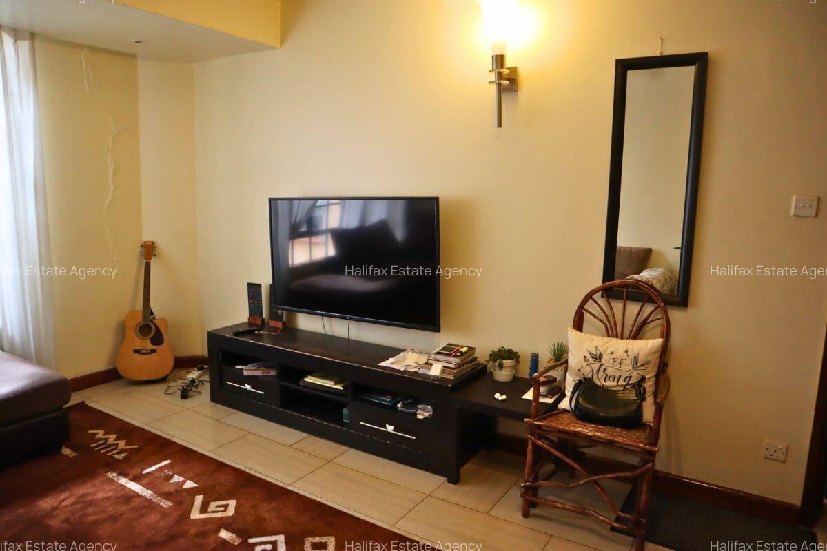 3 Bed Apartment with En Suite in Riverside - 2