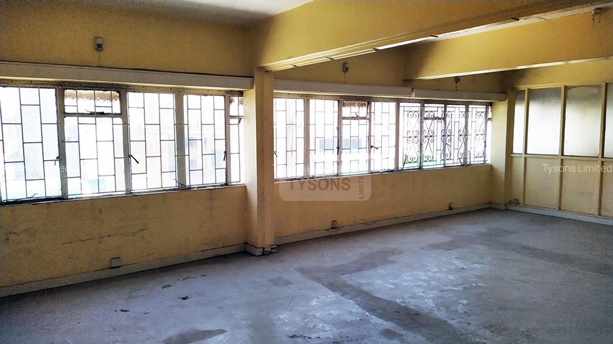 2,100 ft² Commercial Property in Industrial Area - 2