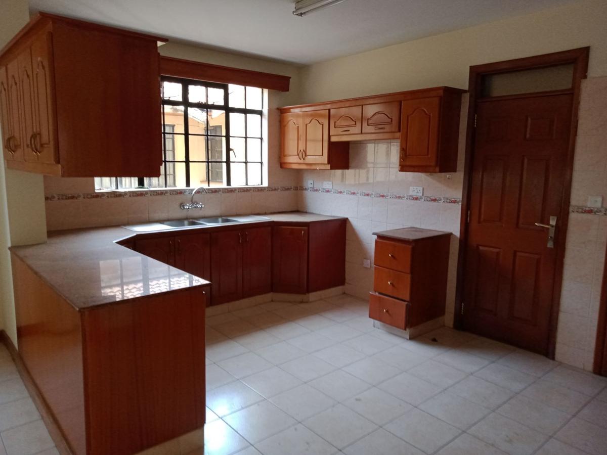 3 Bed Apartment with En Suite at Brookside Area - 5