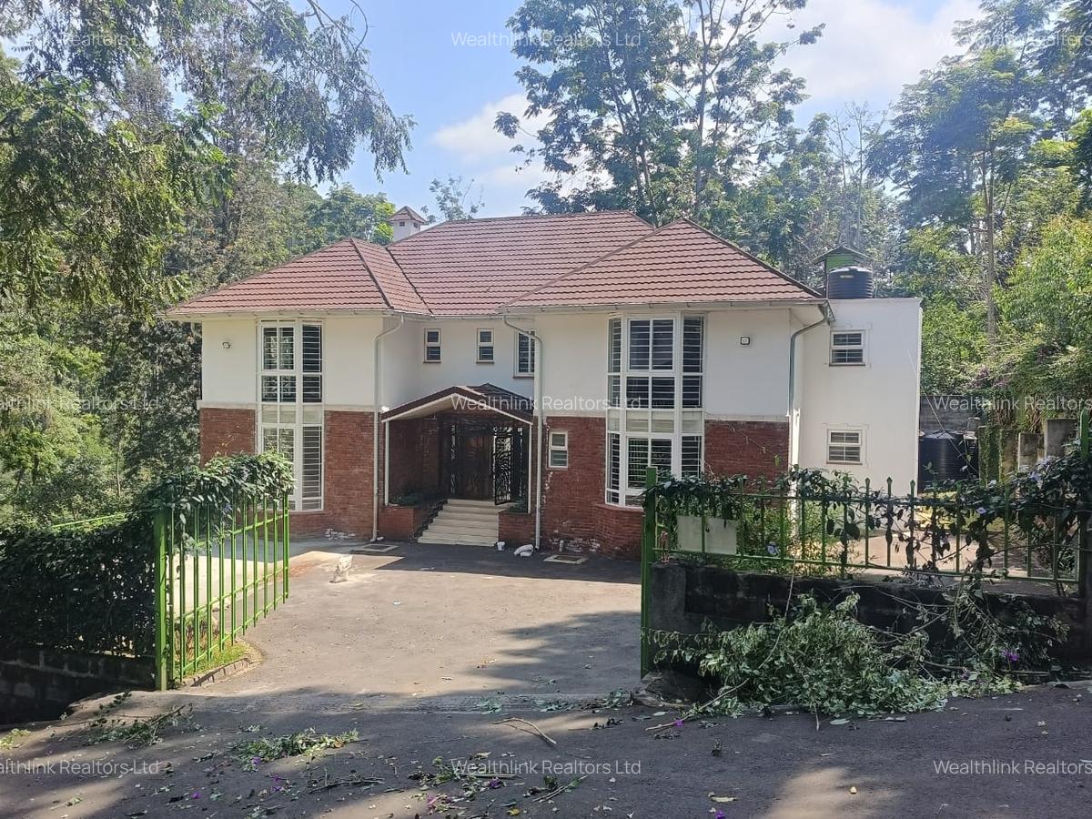5 Bed Townhouse with En Suite at Lonetree - 3