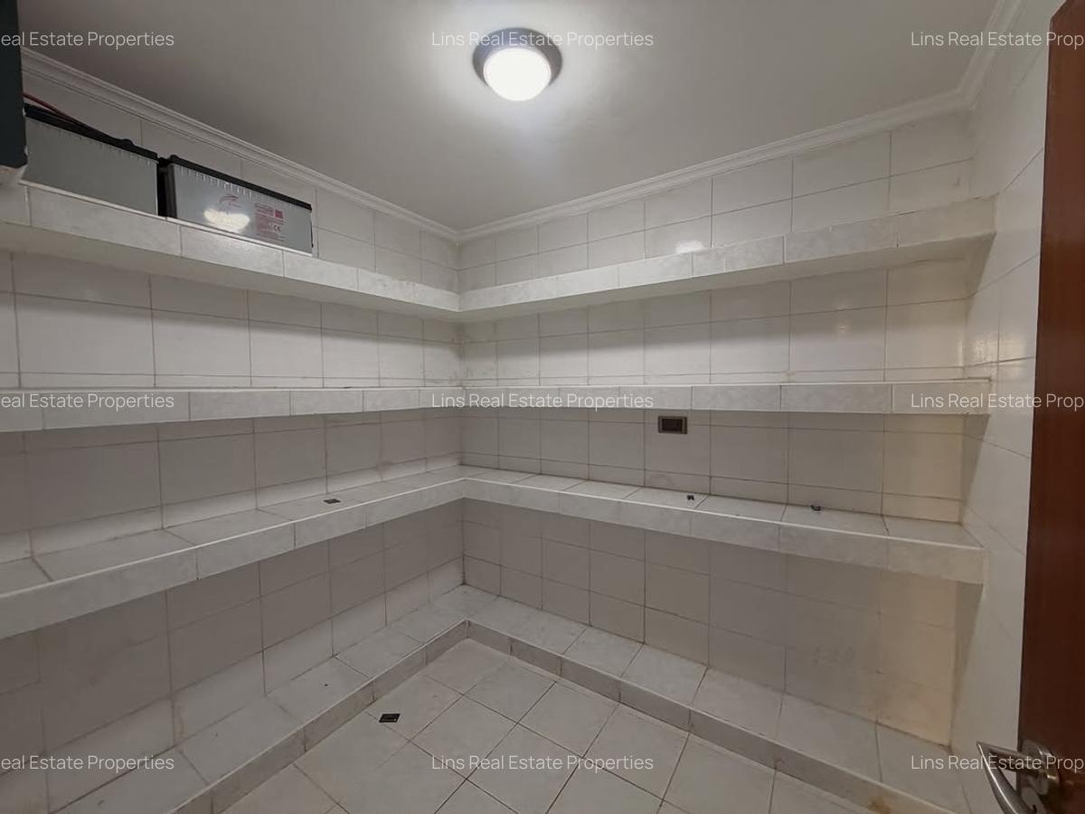 5 Bed Townhouse with En Suite in Lavington - 9