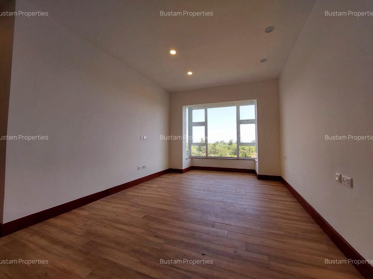 4 Bed Apartment with En Suite in Parklands - 11