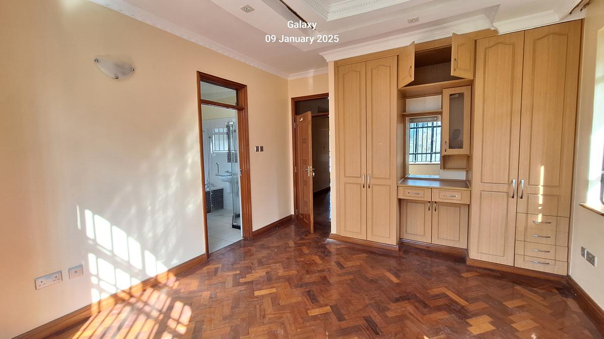 4 Bed Townhouse with En Suite in Lavington - 15