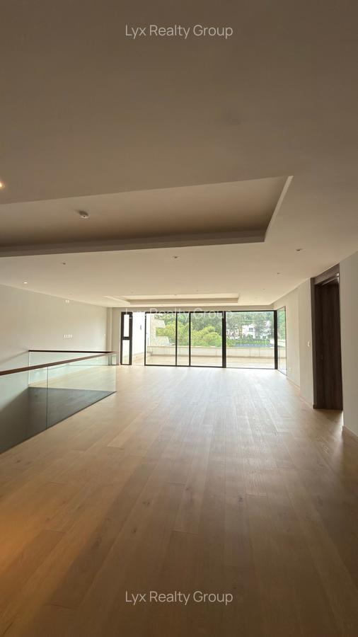 5 Bed Villa with En Suite in Spring Valley - 11