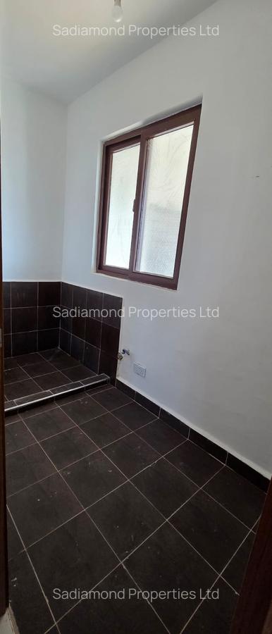 1 Bed Apartment with En Suite in Westlands Area - 4
