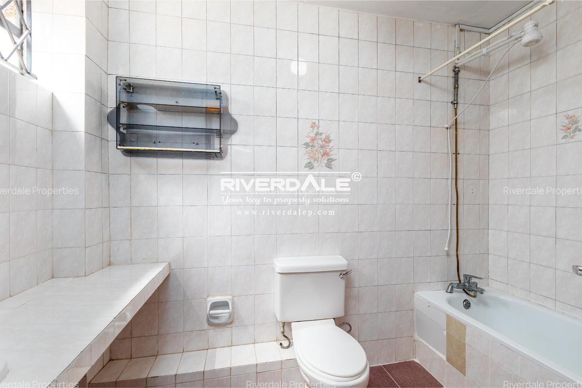 5 Bed Townhouse with En Suite in Lavington - 9