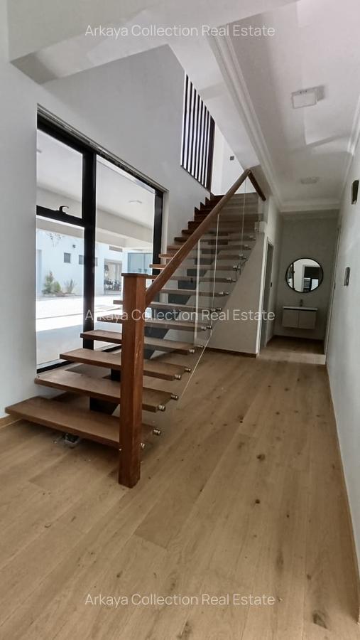 5 Bed Townhouse with En Suite in Lavington - 12