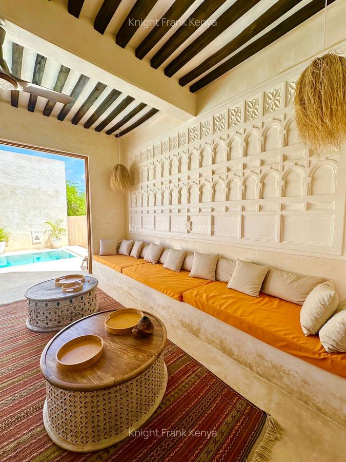 6 Bed House with Swimming Pool in Lamu - 3