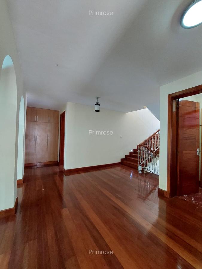 5 Bed Townhouse with En Suite in Lavington - 5