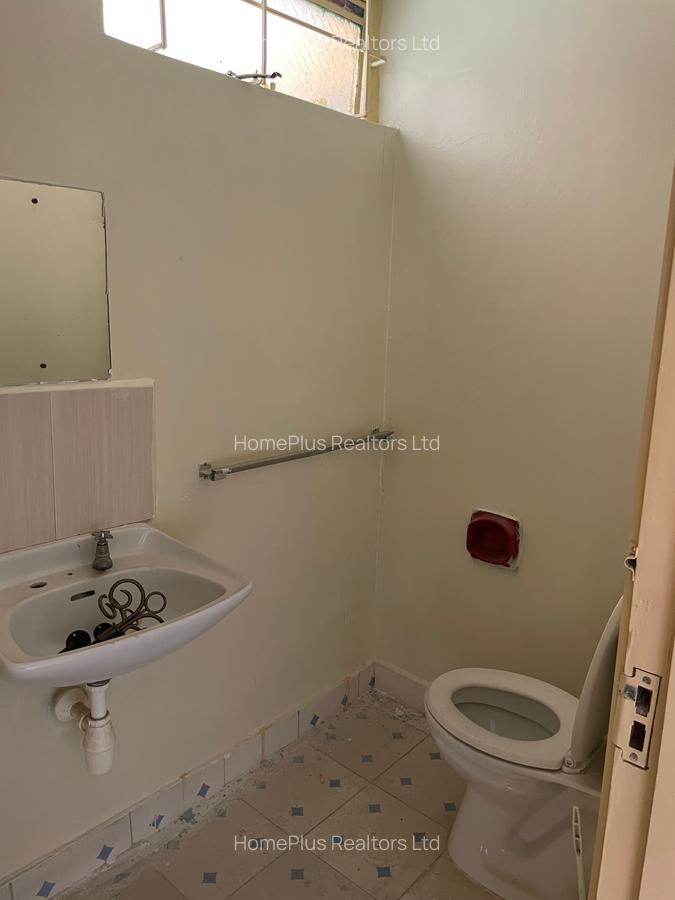 3 Bed House with En Suite at Green Fields Estate - 16
