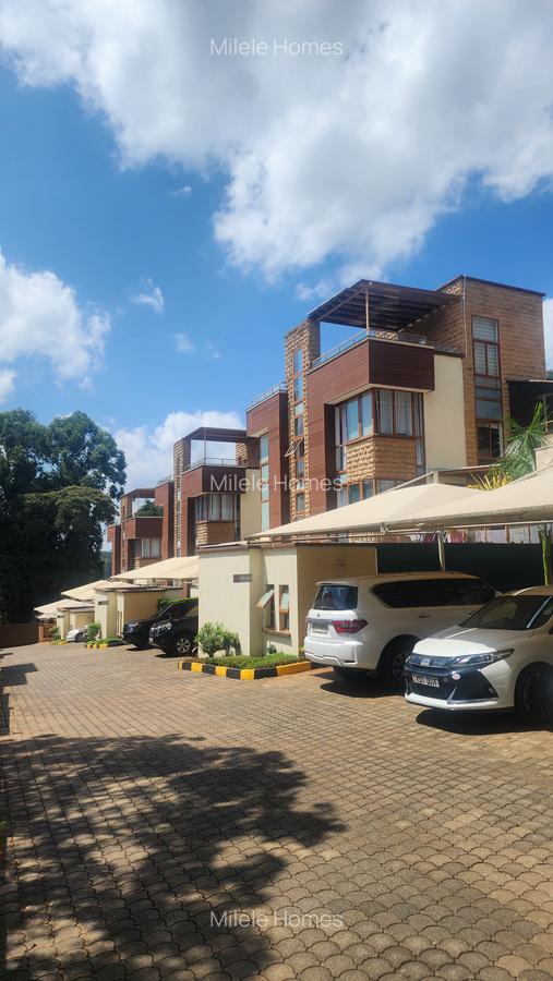 5 Bed Villa with En Suite in Lavington - 1
