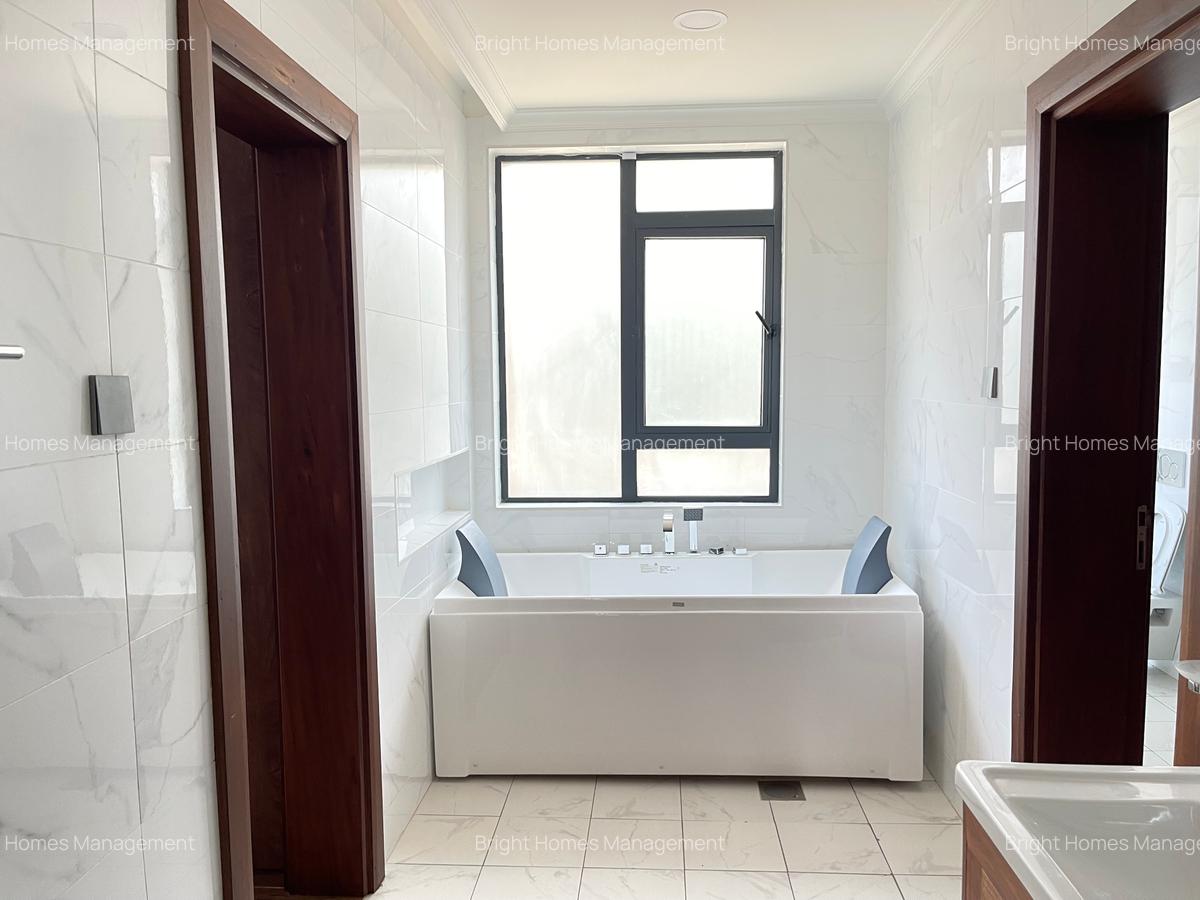 4 Bed Townhouse with En Suite in Lavington - 11
