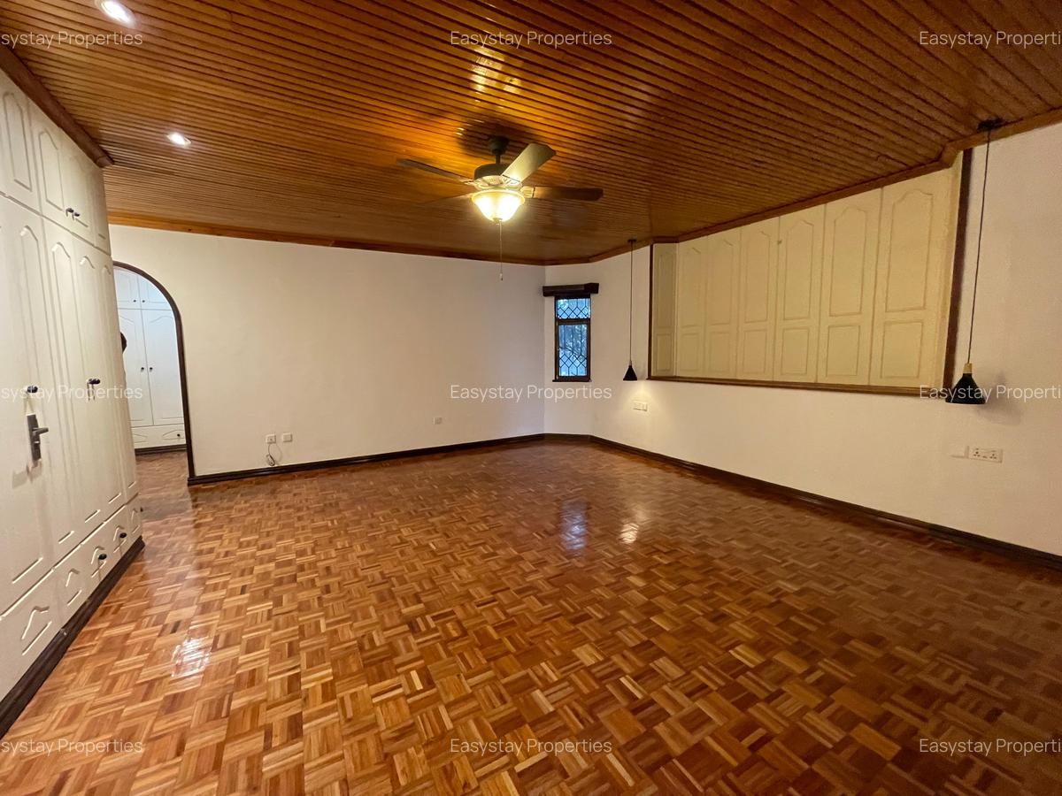 5 Bed House with En Suite in Runda - 3