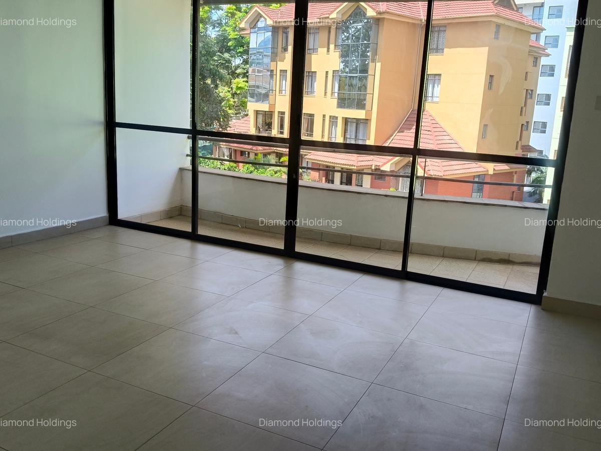 3 Bed Apartment with En Suite in Brookside - 3