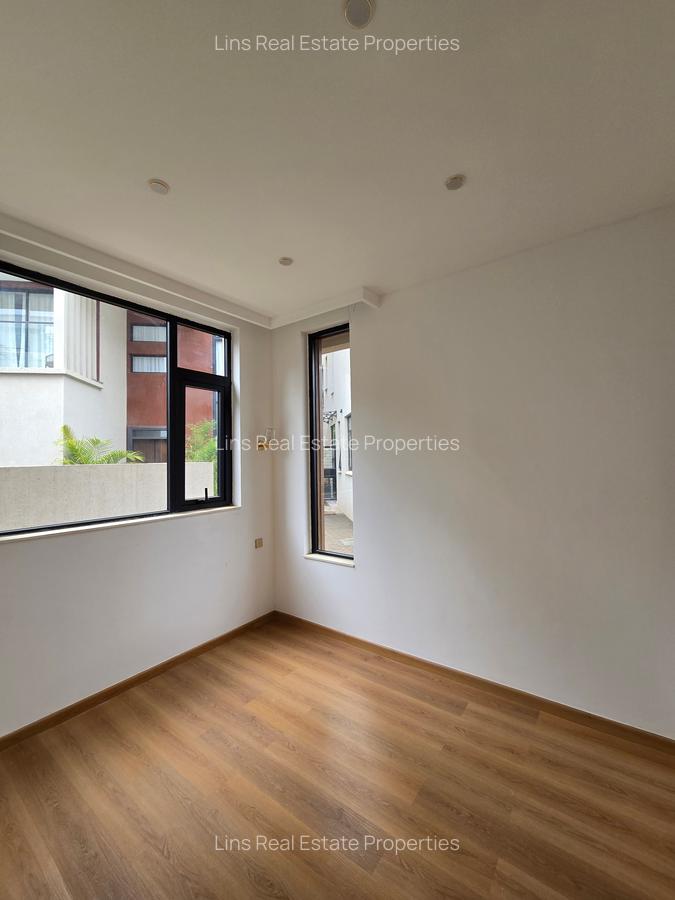 5 Bed Townhouse with En Suite in Lavington - 17